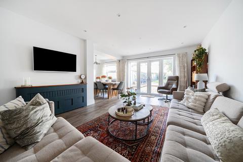4 bed property, in Bloomfield Road, £650,000