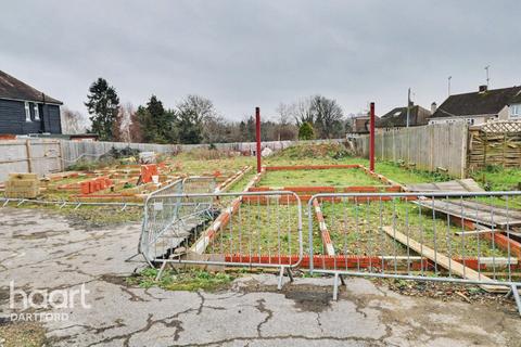 1 bed property, in Main Road, £375,000
