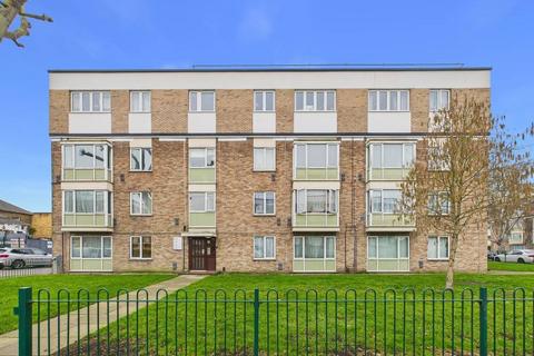 2 bed property, in Bethany Waye, £210,000