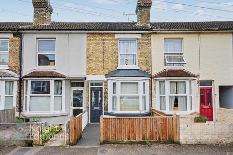 2 bed property, in Milton Street, £270,000