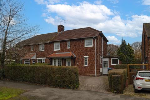 3 bed property, in Stones Manor Lane, £275,000