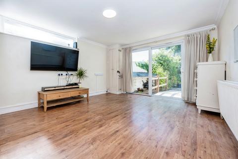 4 bed property, in Nazeing Road, £547,500