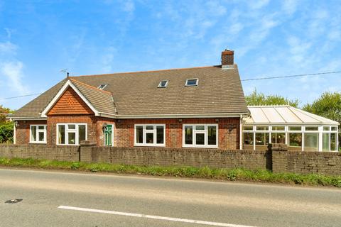 4 bed property, in Holsworthy, £439,000