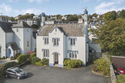 4 bed property, in Plymouth Road, £700,000
