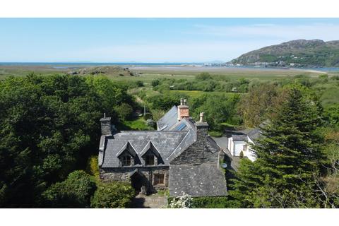 5 bed property, in Ynys Gyffylog, £450,000