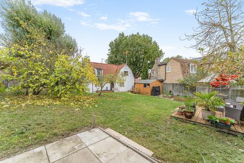 2 bed property, in Cow Lane, £550,000