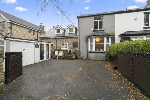 5 bed property, in Oakenbottom Road, £399,500