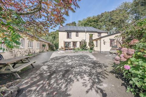 10 bed property, in Pyworthy, £1,000,000