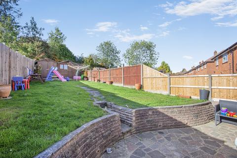 3 bed property, in Goldcrest Way, £400,000