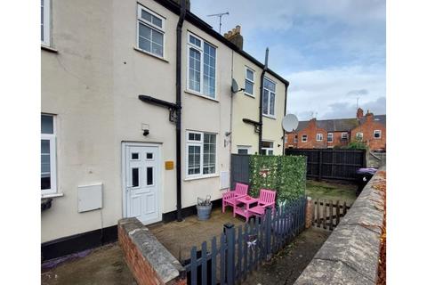 2 bed property, in Nottingham Terrace, £145,000