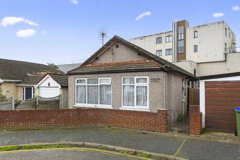 2 bed property, in St. Michaels Road, £410,000