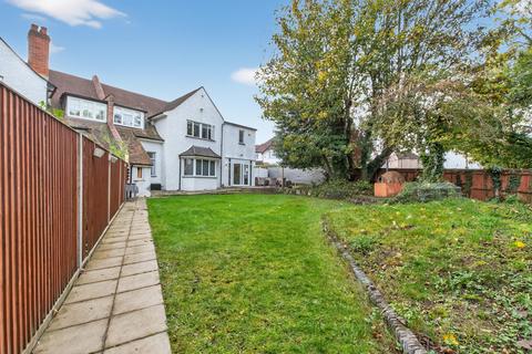 4 bed property, in Yew Tree Walk, £800,000