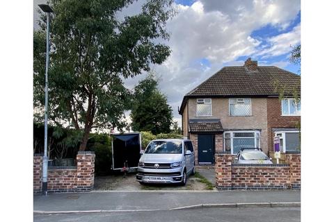 2 bed property, in Portland Road, £210,000