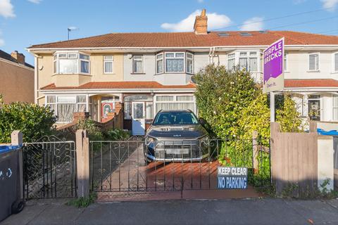 3 bed property, in Bond Road, £550,000