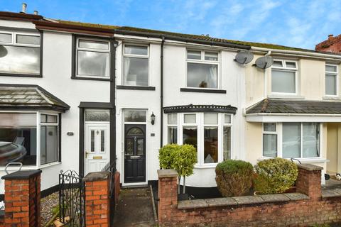 2 bed property, in Park View, £125,000