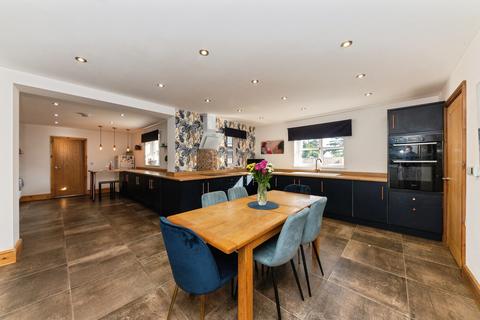 5 bed property, in Louth Road, £750,000