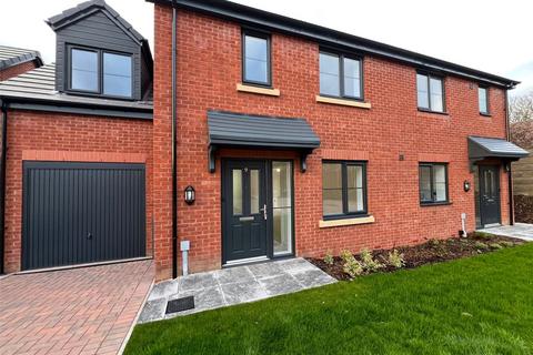 4 bed property, in Woodlands, £395,000