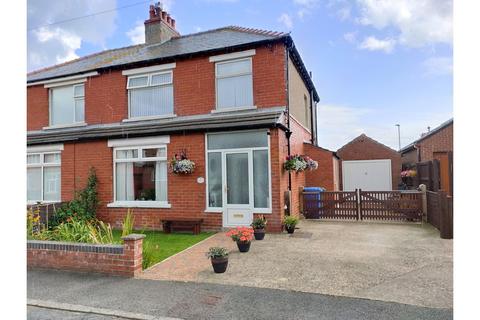 3 bed property, in Marlborough Avenue, £300,000