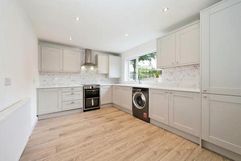 3 bed property, in Highley Close, £255,000