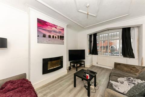 3 bed property, in Campden Crescent, £140,000