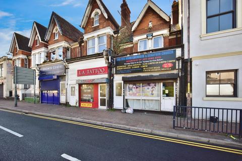 2 bed property, in Luton Road, £220,000