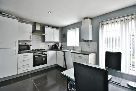 4 bed property, in Paprika Close, £325,000