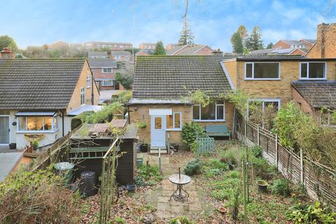 3 bed property, in Hoo Road, £215,000