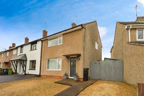 2 bed property, in Canterbury Road, £185,000