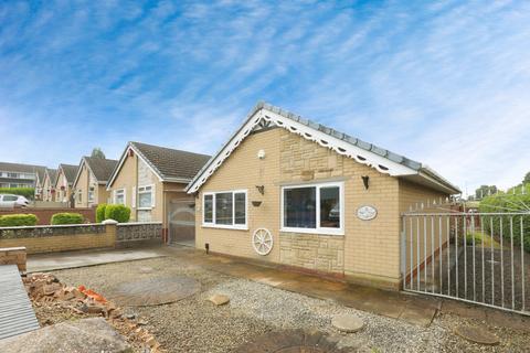2 bed property, in Conford Close, £195,000