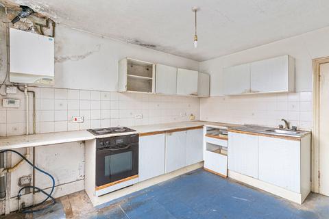 1 bed property, in Lincoln Road, £275,000