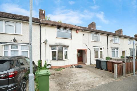 2 bed property, in Grafton Road, £360,000