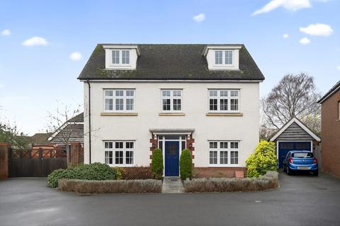 5 bed property, in Brook Gardens, £650,000