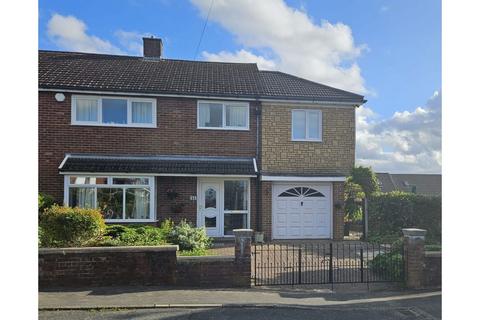 4 bed property, in Southdowns Road, £350,000