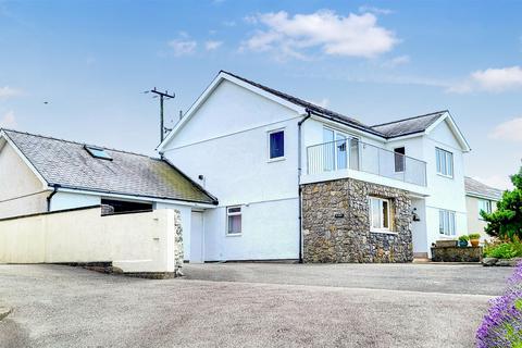 4 bed property, in Ty Cefn, £420,000