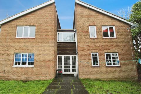 1 bed property, in Mollyfair Close, £45,000