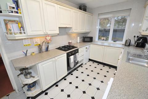 3 bed property, in Broadway, £269,995