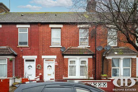 3 bed property, in Trinity Road, £499,950