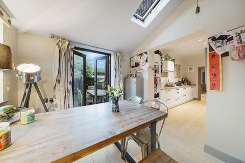 4 bed property, in Queen Elizabeth Walk, £1,750,000
