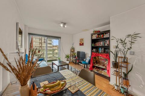 1 bed property, in Tequila Wharf, £300,000