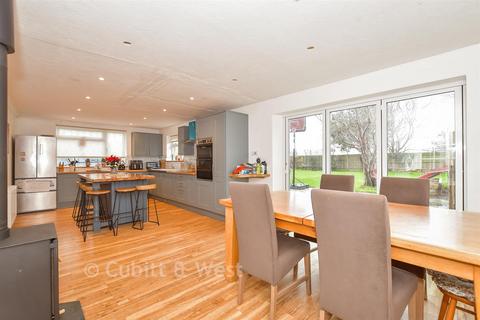 3 bed property, in Chalk Lane, £450,000