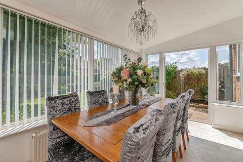 3 bed property, in Birkbeck Road, £425,000