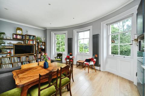2 bed property, in Richmond Terrace, £375,000