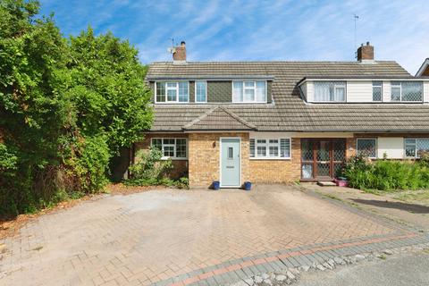4 bed property, in Rosemead Gardens, £700,000