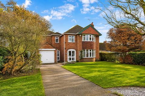 4 bed property, in Waterloo Lane, £375,000