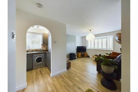 2 bed property, in 126 Church Lane, £115,000