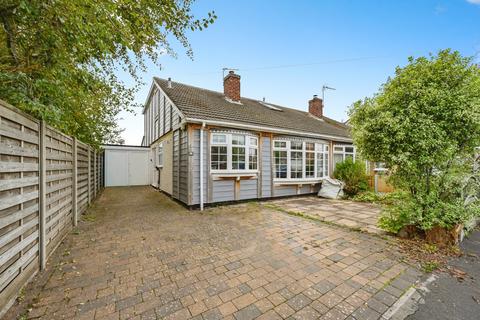 4 bed property, in Westmead Road, £300,000