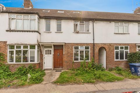 5 bed property, in Watford Way, £595,000