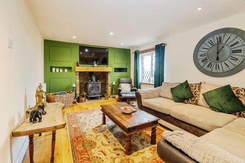2 bed property, in Langrick Road, £265,000