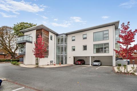 2 bed property, in Dee Hills Park, £367,500