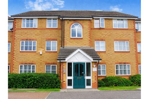 2 bed property, in Gillards Mews, £415,000